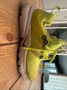 Nike Kids Neon Yellow Lace-Up Sneakers